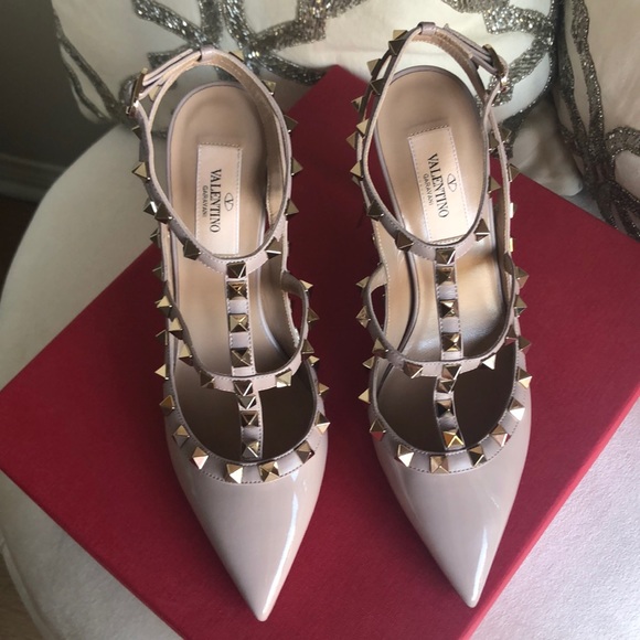 ❌SOLD ❌ Valentino Rockstud T-Strap Pump - Picture 4 of 8